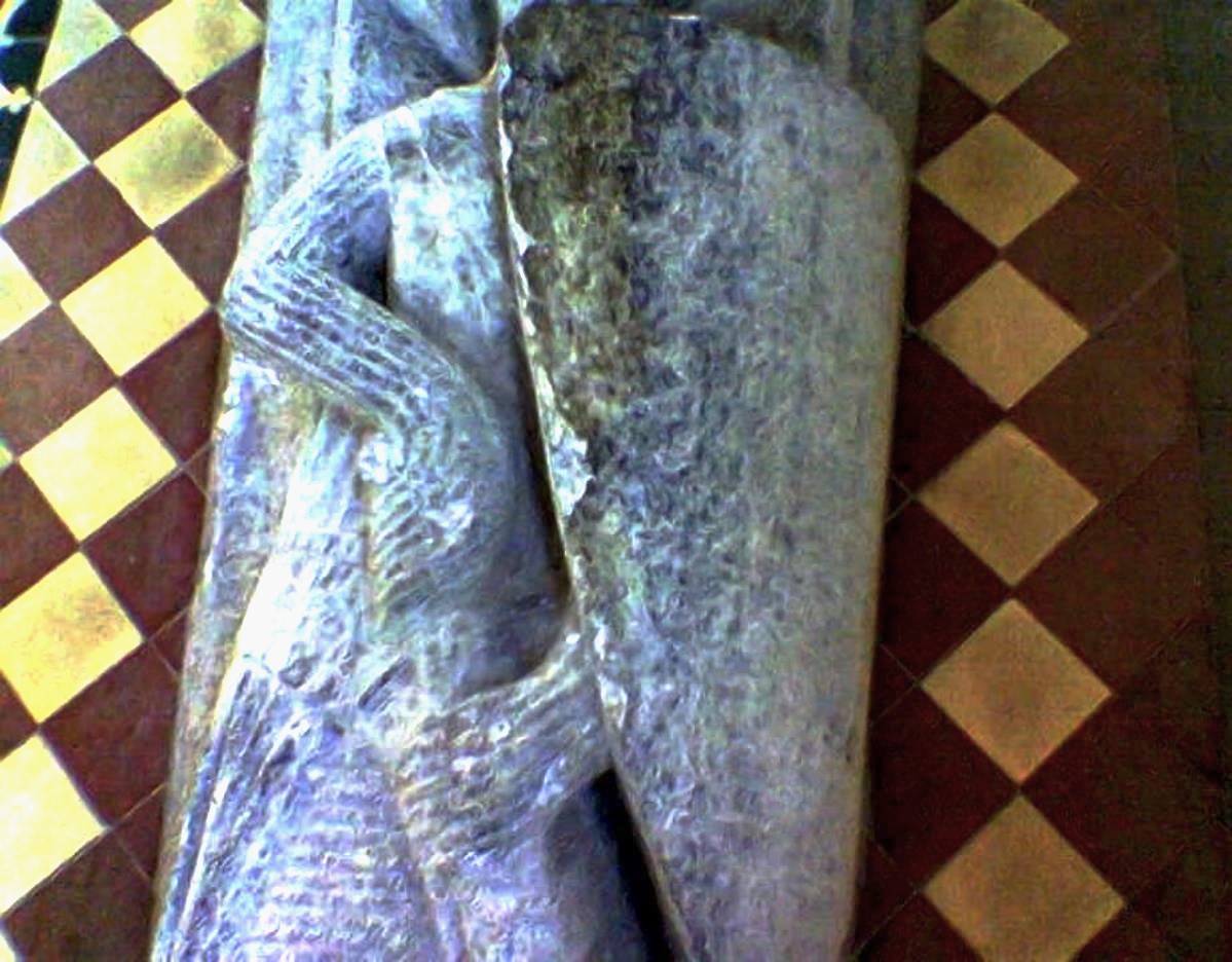 Castle Ashby knight hand on haft